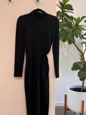 Black Long-Sleeve Ruched Midi Dress - Elegant Turtleneck